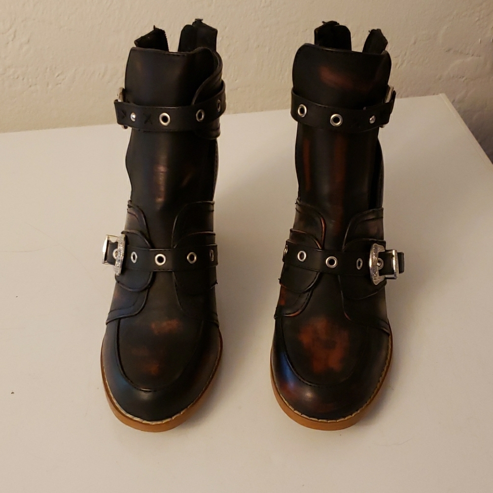 Heeled boots